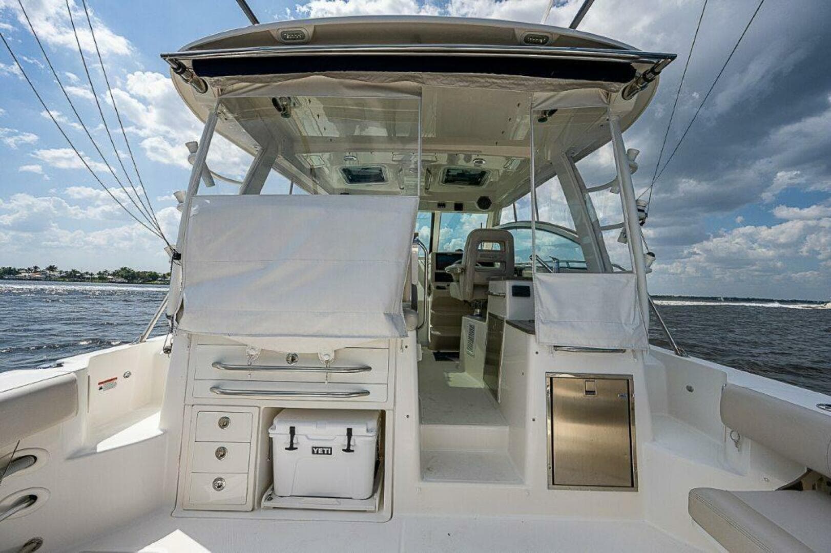 Boston Whaler 345 Conquest - Exterior 