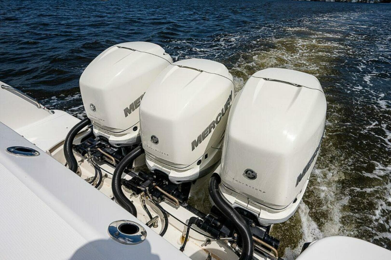 Boston Whaler 345 Conquest - Triple Outboard Engines