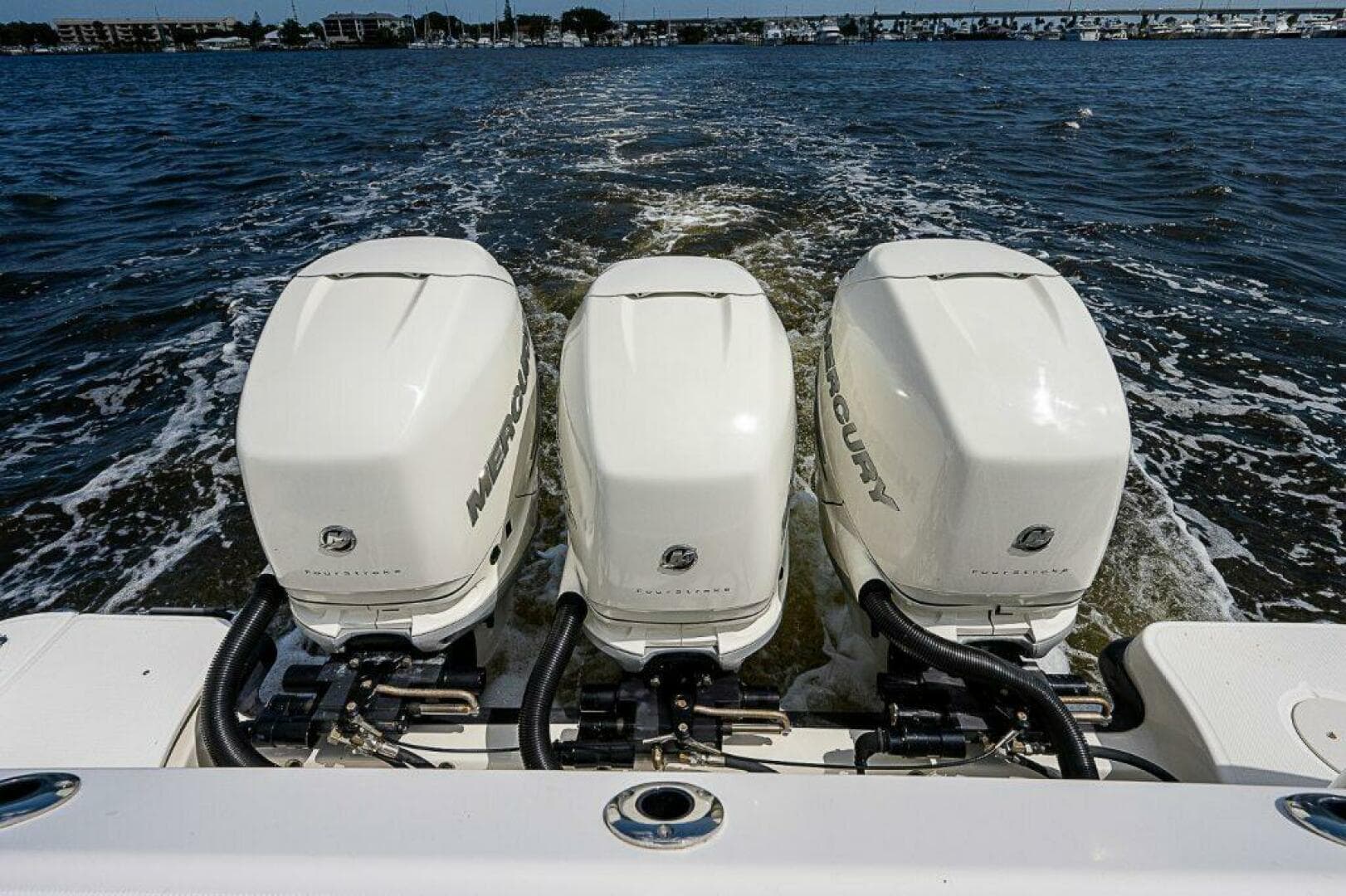 Boston Whaler 345 Conquest - Triple Outboard Engines