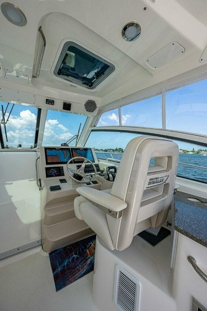 Boston Whaler 345 Conquest - Helm