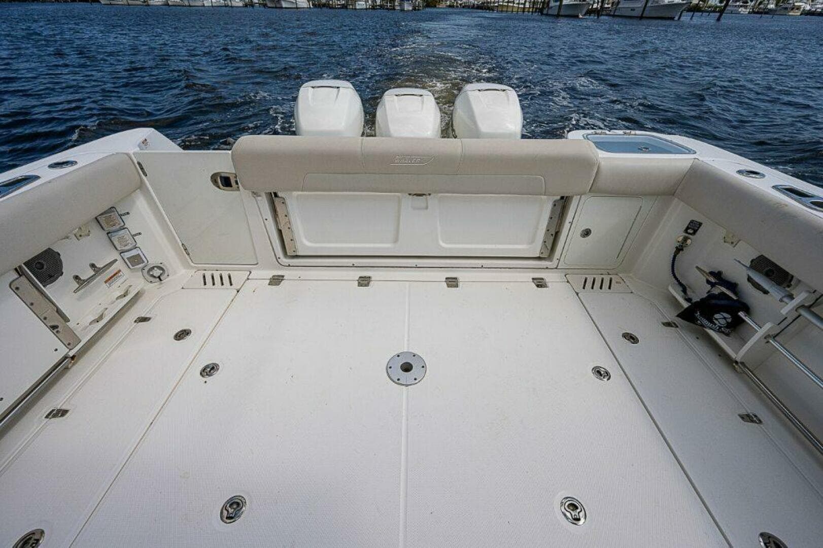 Boston Whaler 345 Conquest - Cockpit