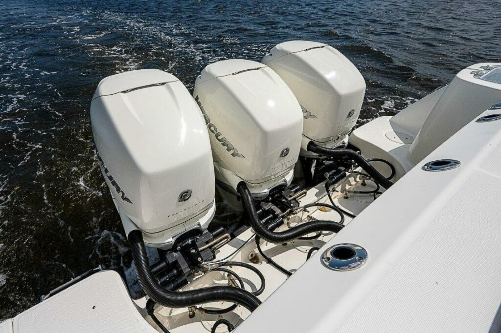 Boston Whaler 345 Conquest - Triple Outboard Engines