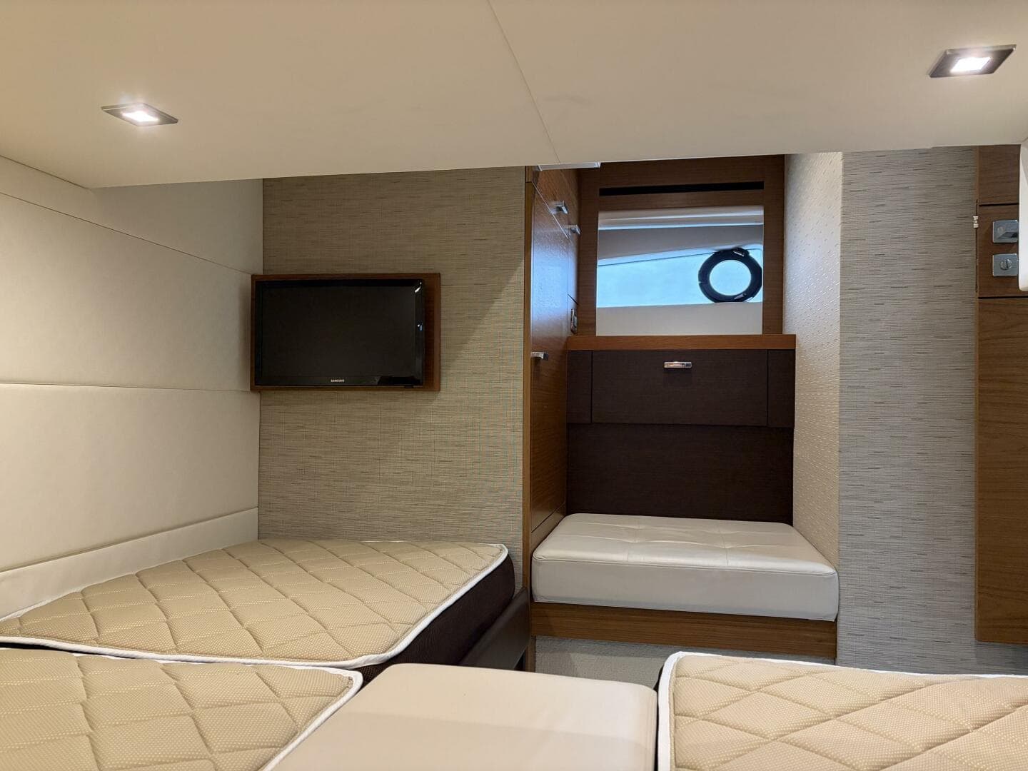 2016 Tiara Yachts C44 Coupe