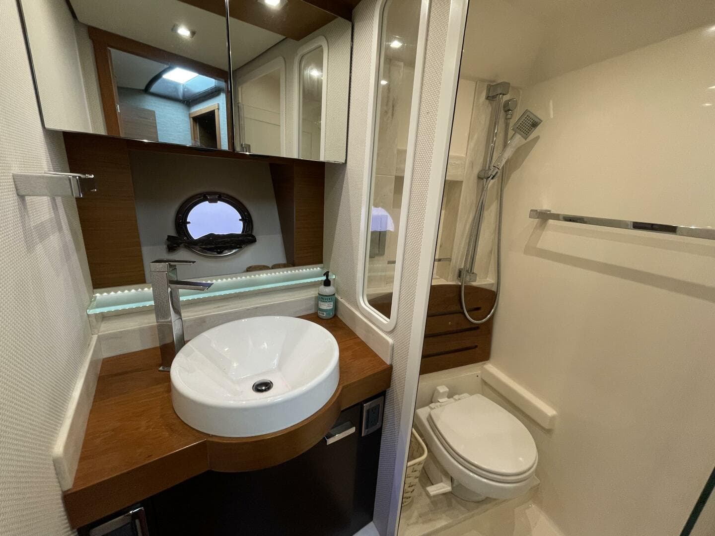 2016 Tiara Yachts C44 Coupe