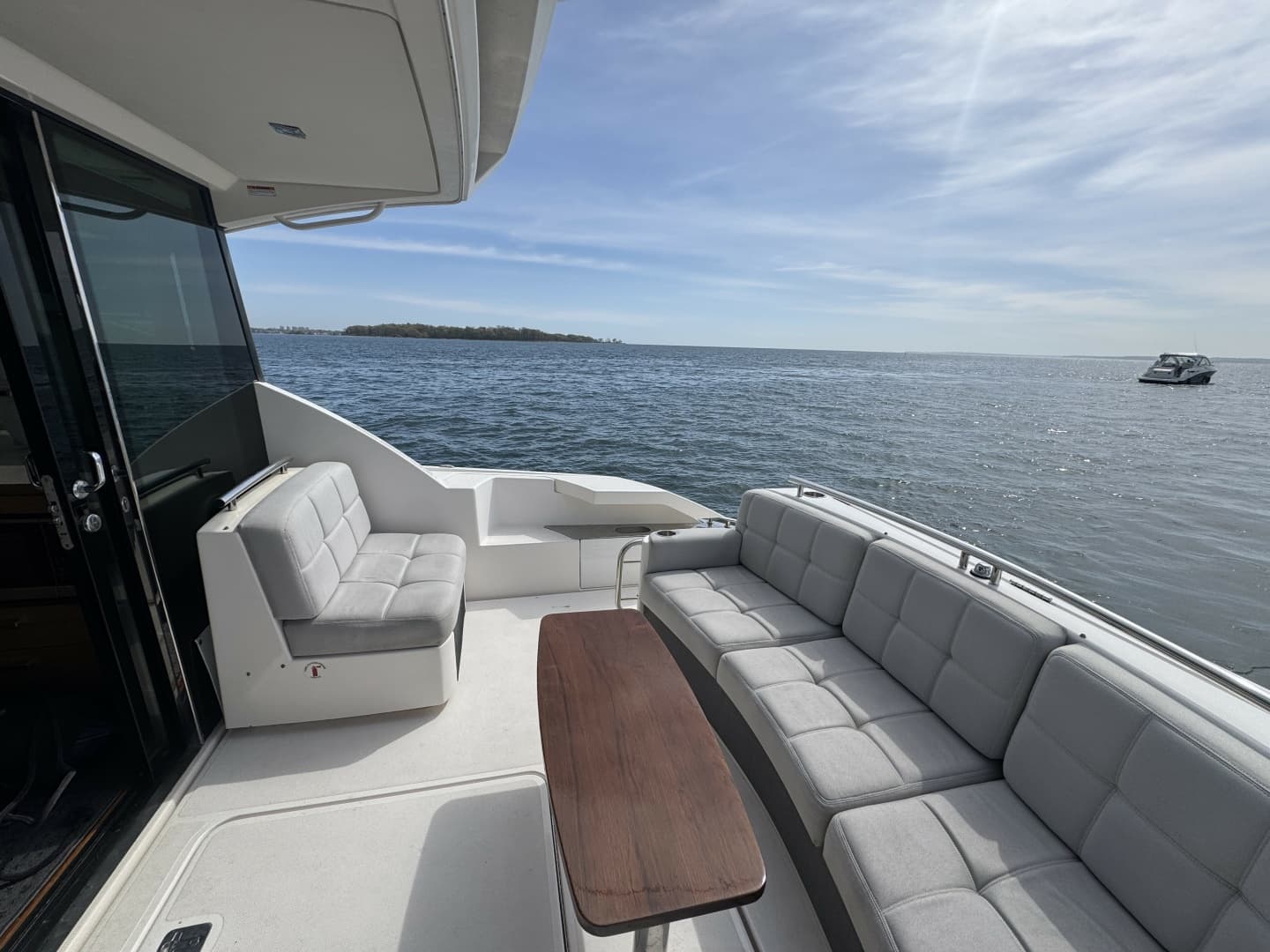 2016 Tiara Yachts C44 Coupe