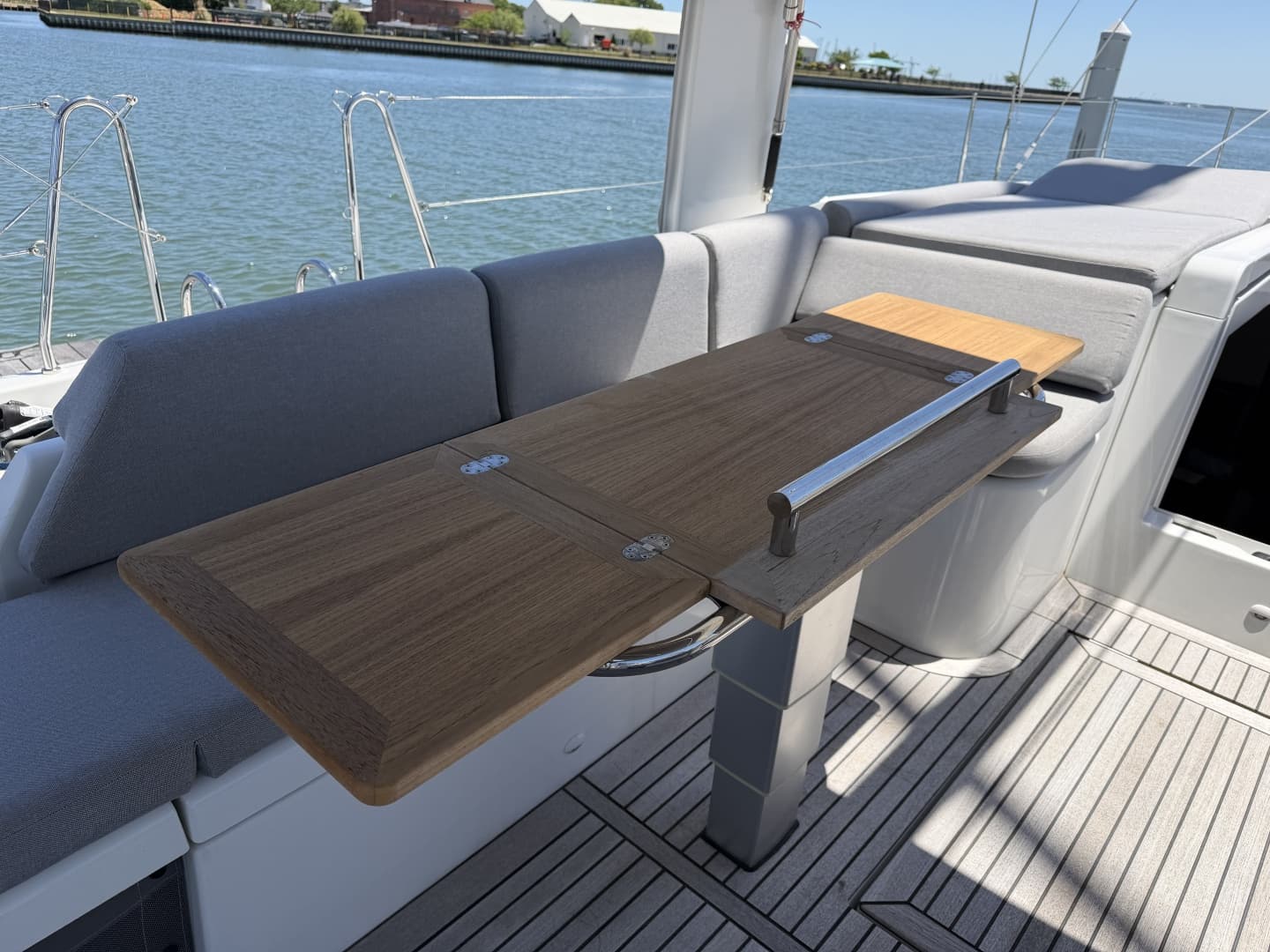 2022 Beneteau Oceanis Yacht 54
