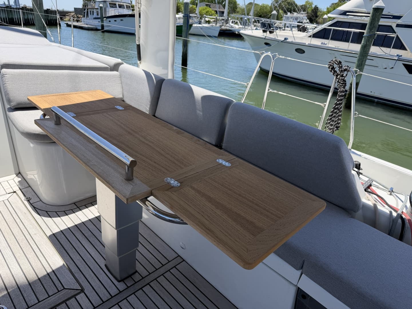 2022 Beneteau Oceanis Yacht 54