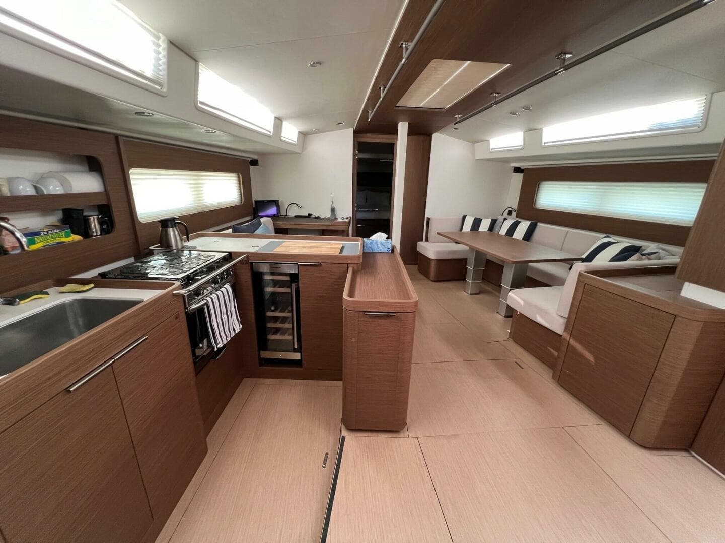 2022 Beneteau Oceanis Yacht 54