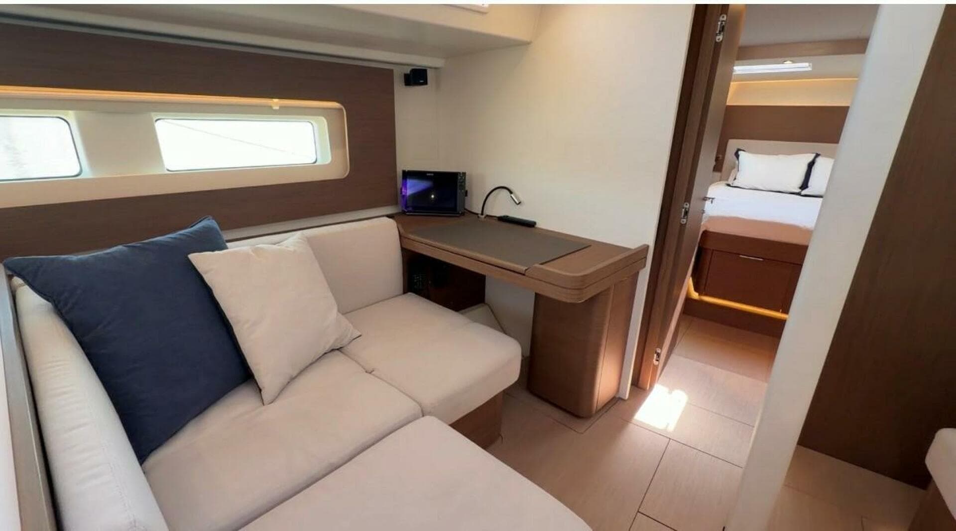 2022 Beneteau Oceanis Yacht 54