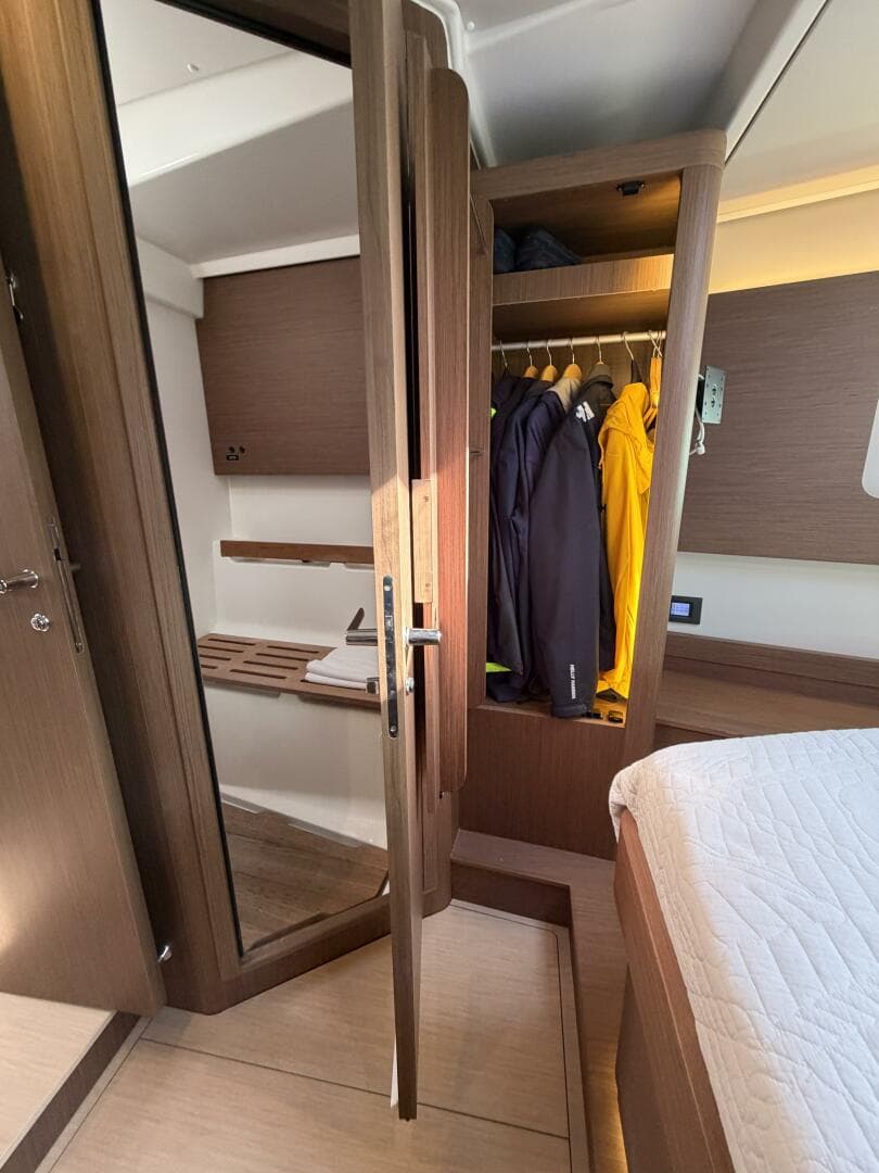 2022 Beneteau Oceanis Yacht 54