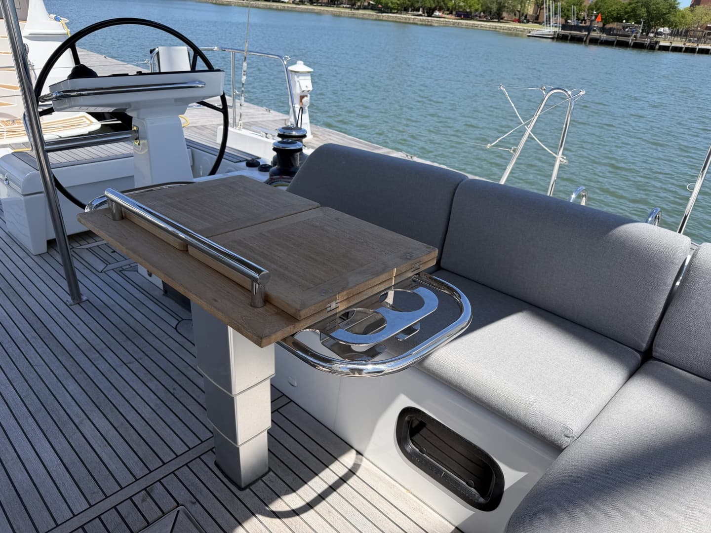 2022 Beneteau Oceanis Yacht 54