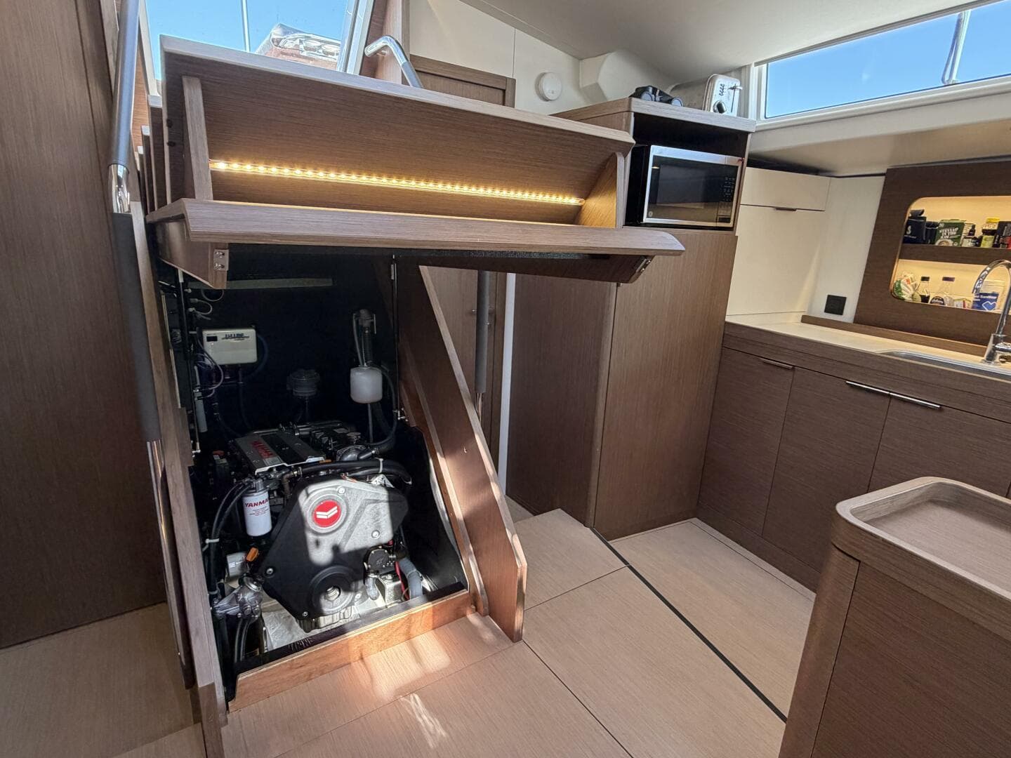2022 Beneteau Oceanis Yacht 54