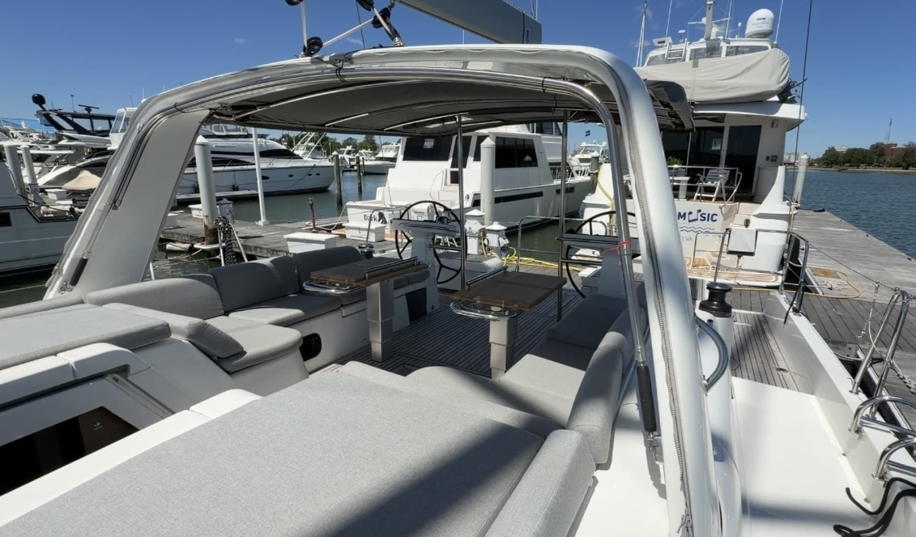 2022 Beneteau Oceanis Yacht 54