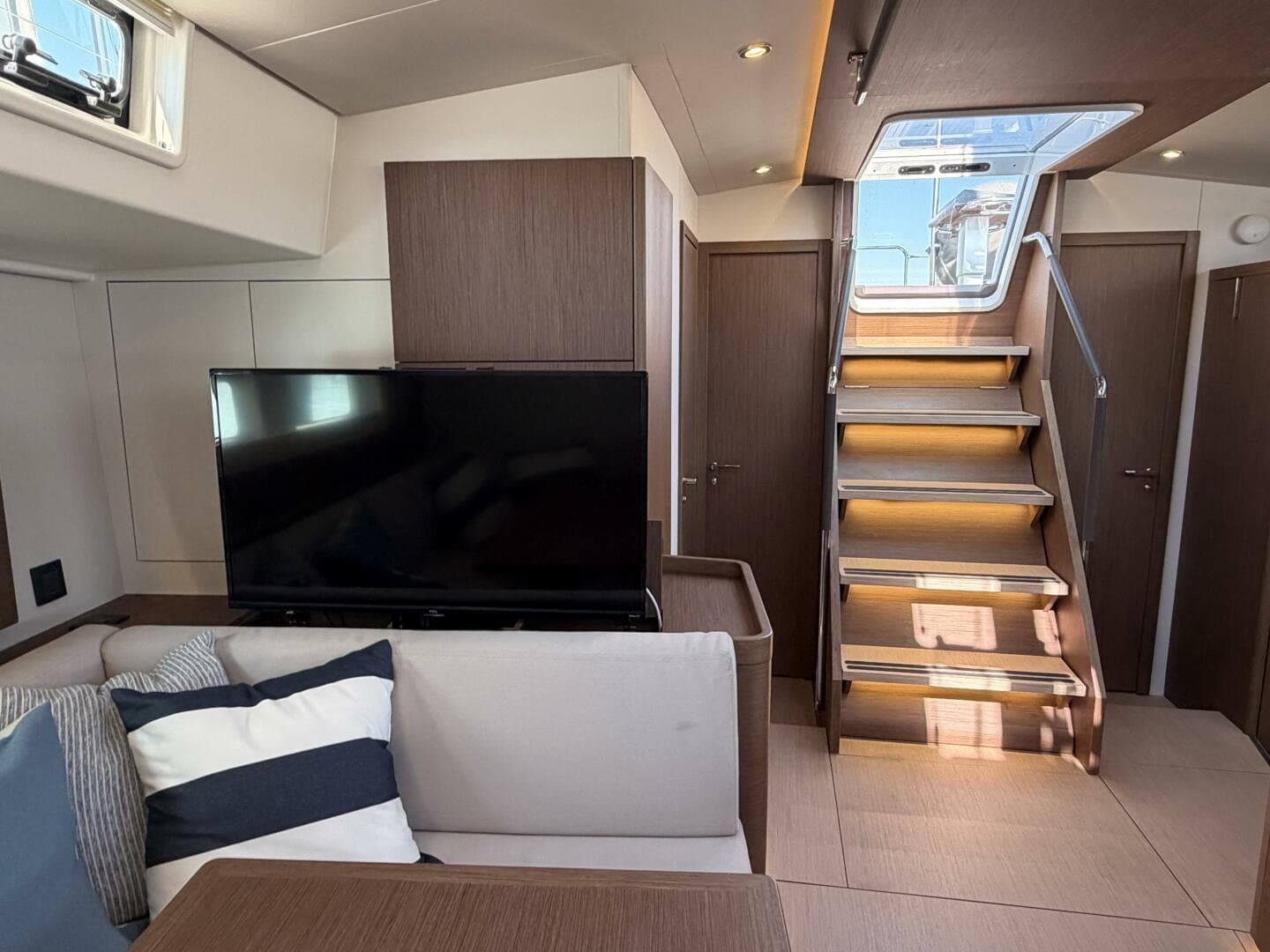 2022 Beneteau Oceanis Yacht 54