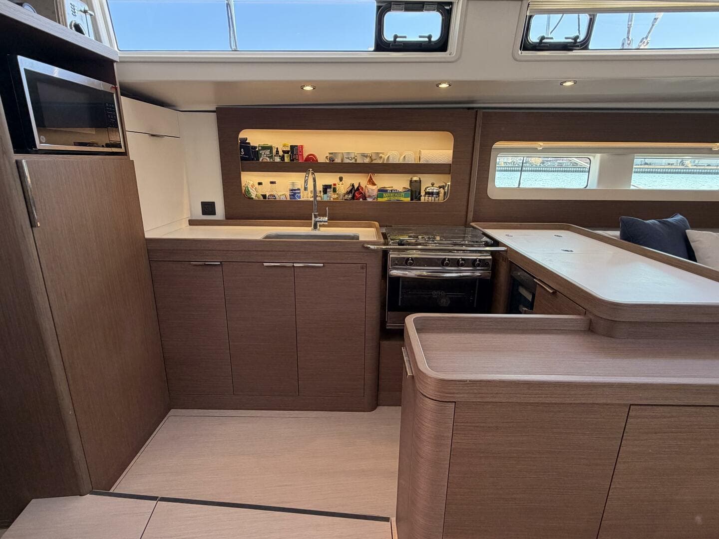 2022 Beneteau Oceanis Yacht 54