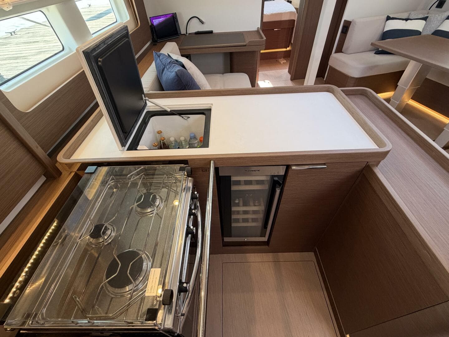 2022 Beneteau Oceanis Yacht 54
