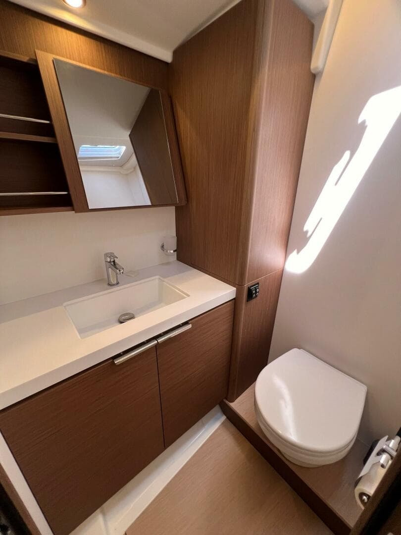 2022 Beneteau Oceanis Yacht 54