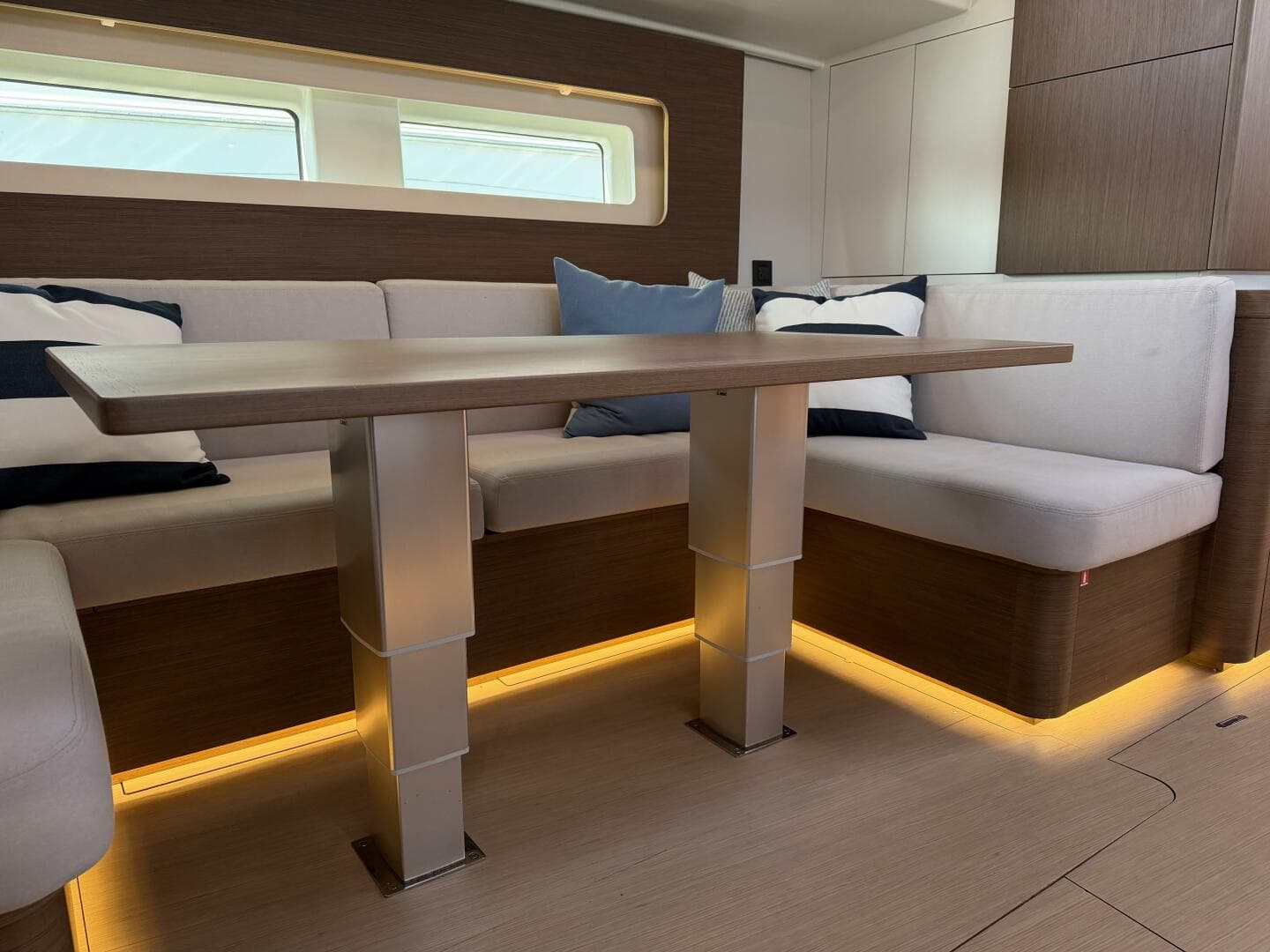 2022 Beneteau Oceanis Yacht 54