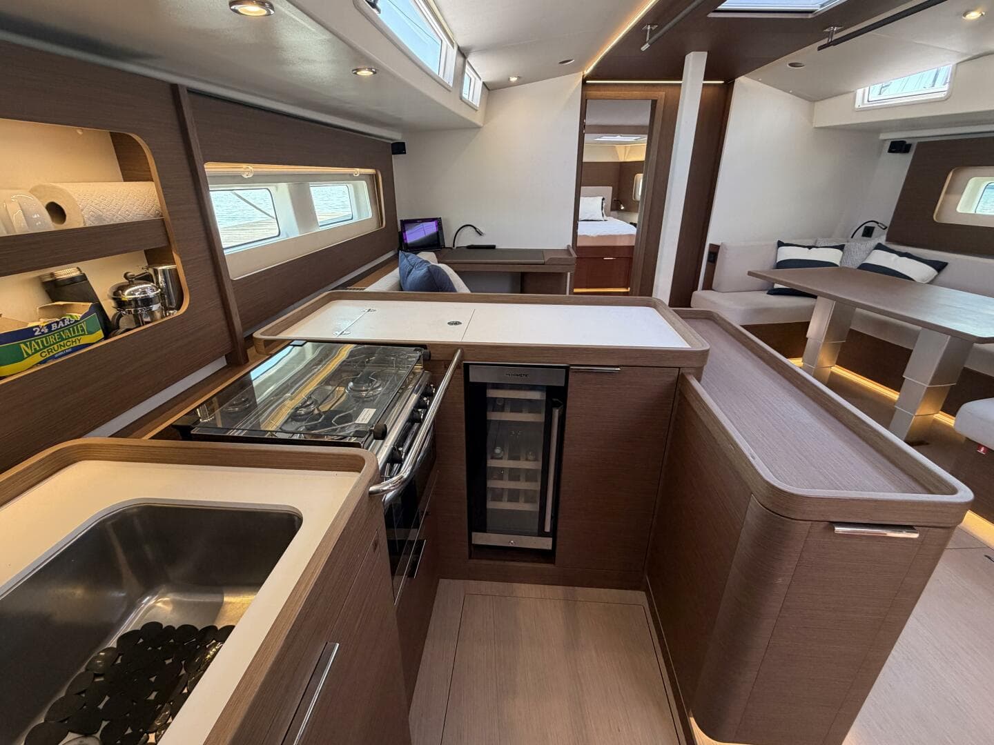 2022 Beneteau Oceanis Yacht 54