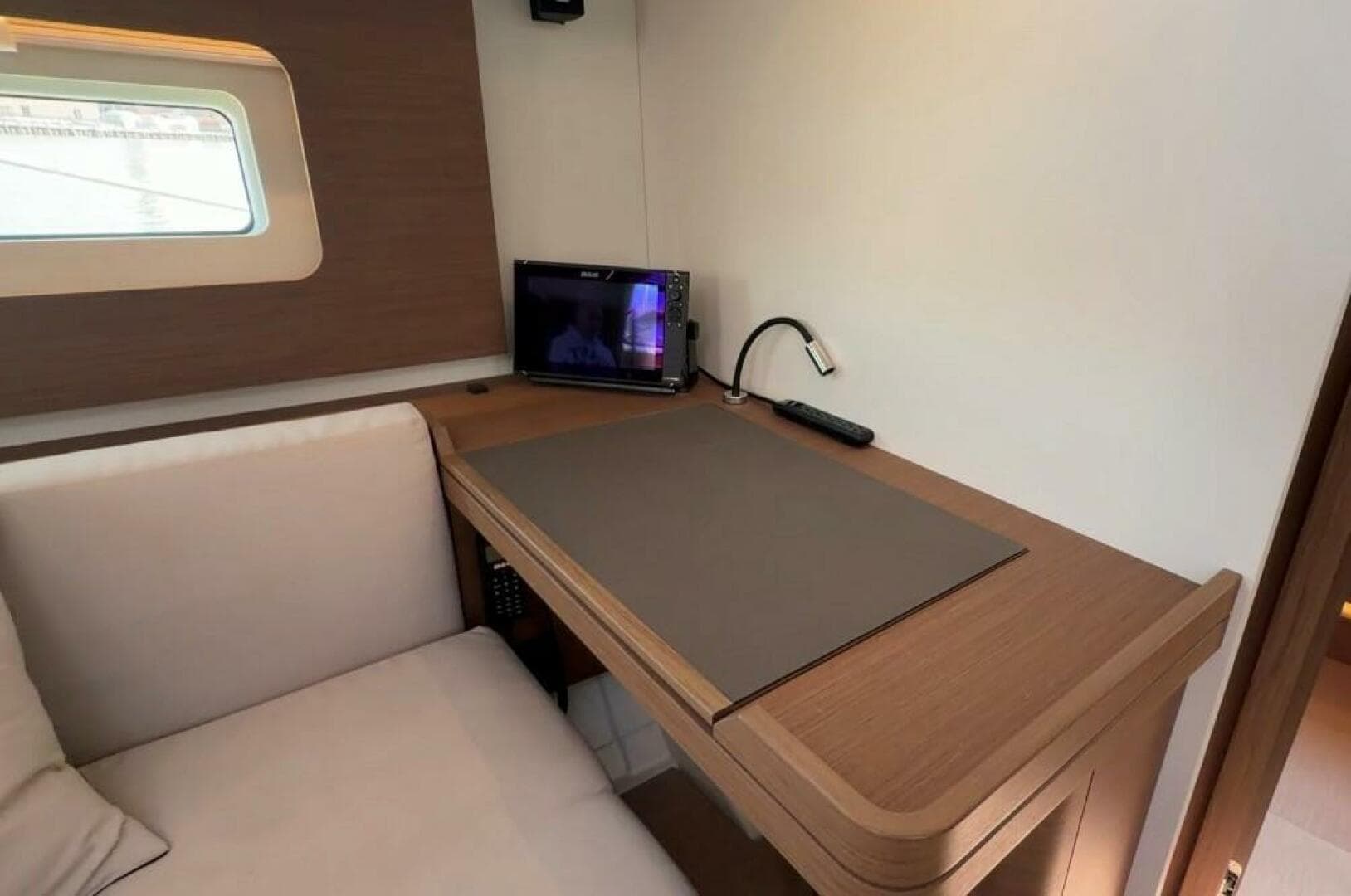 2022 Beneteau Oceanis Yacht 54