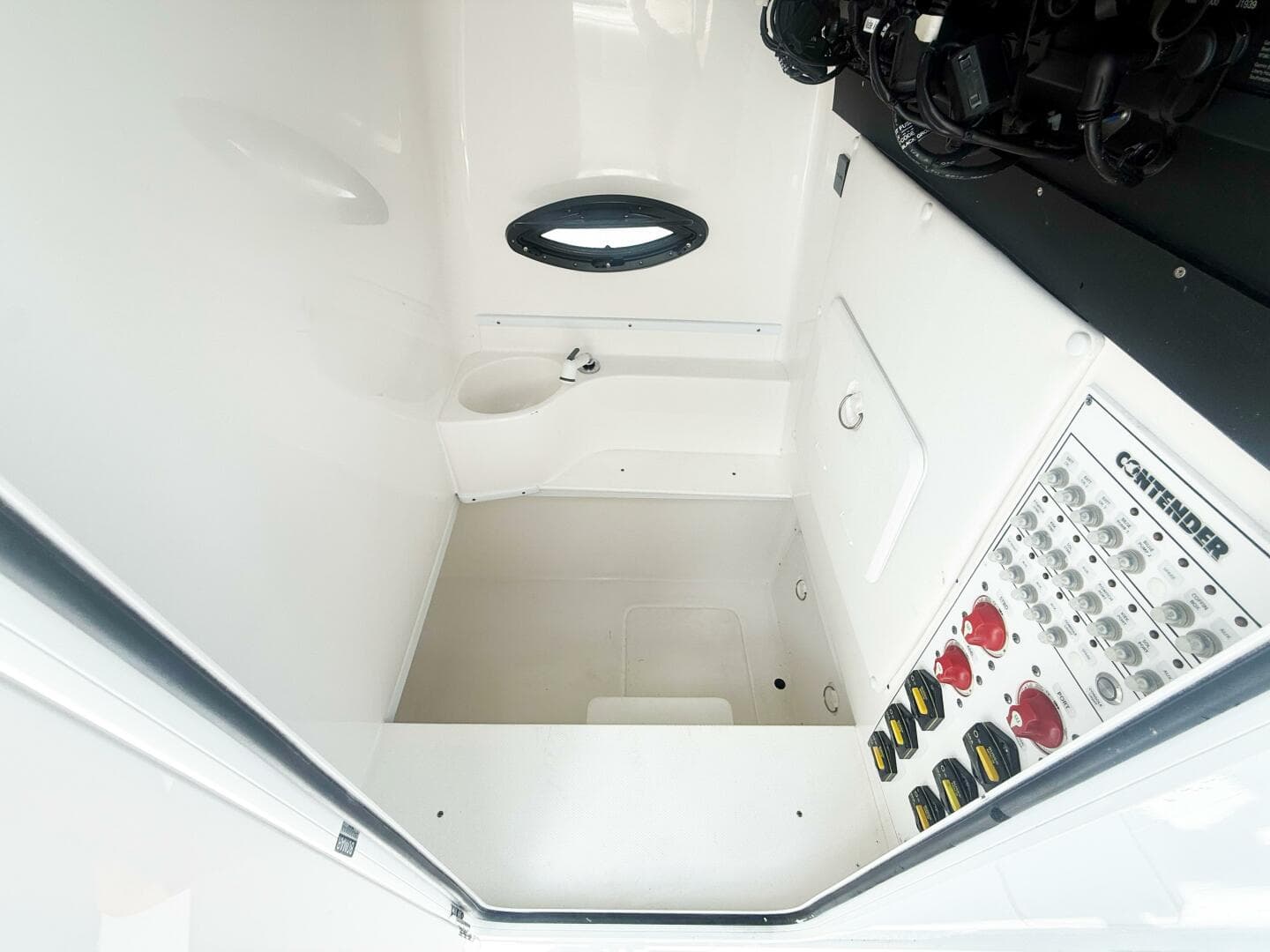 2023 Contender 32 ST