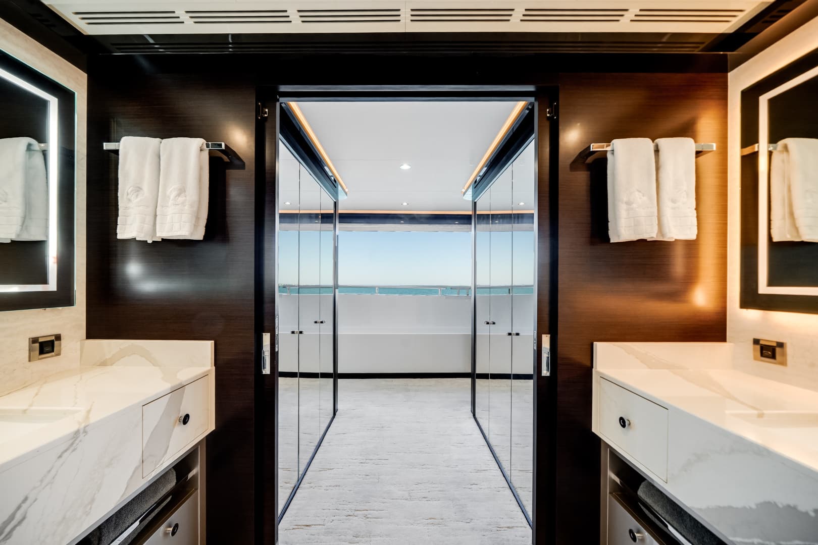 2022 Ocean Alexander 37L