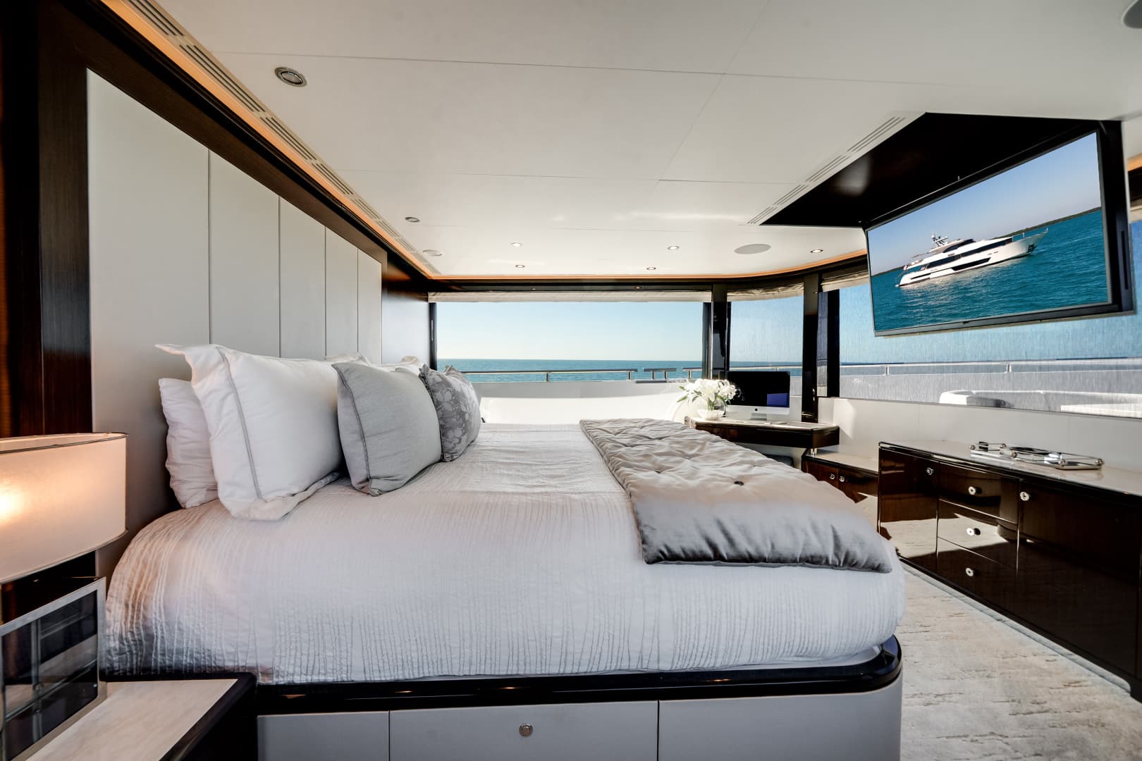 2022 Ocean Alexander 37L