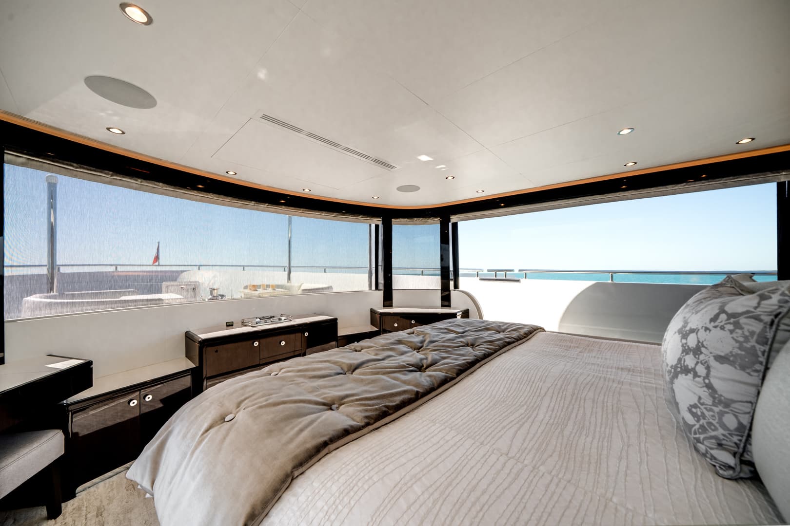 2022 Ocean Alexander 37L
