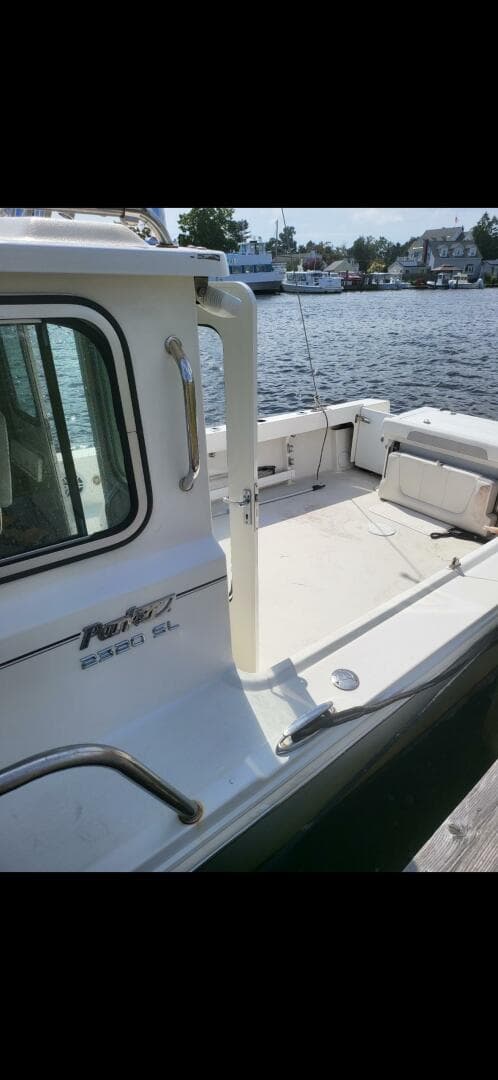 2021 Parker 2320 SL Sport Cabin