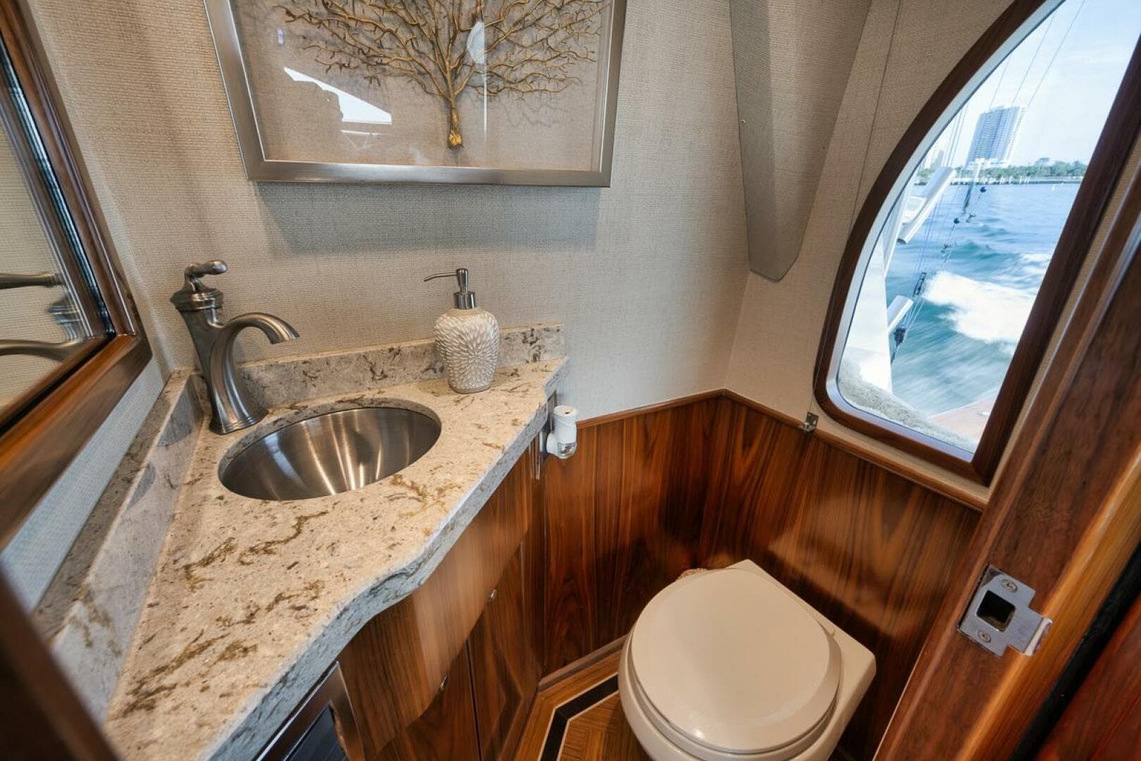 Viking 68 JO-LI - Interior Day Head