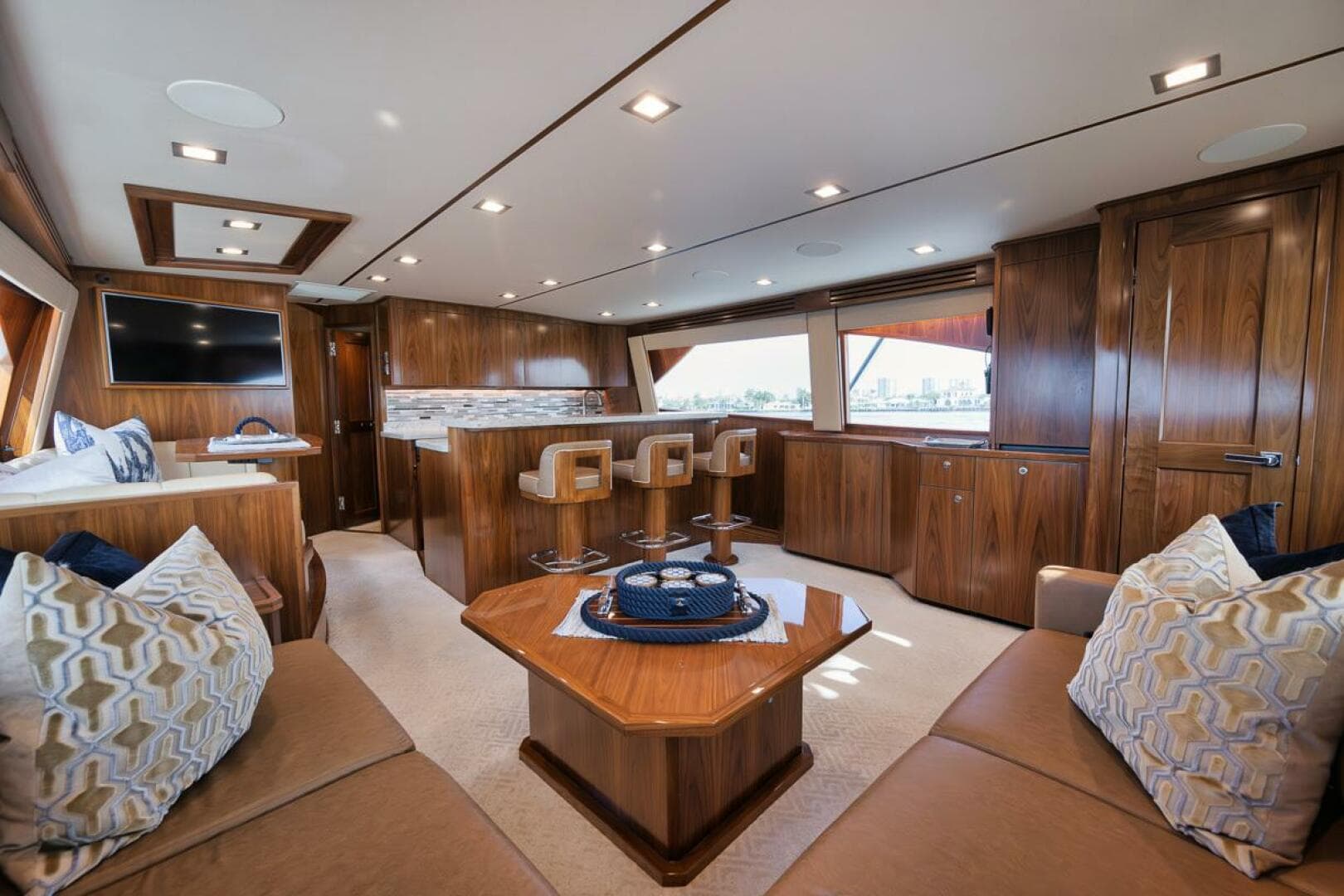 Viking 68 JO-LI - Interior Salon