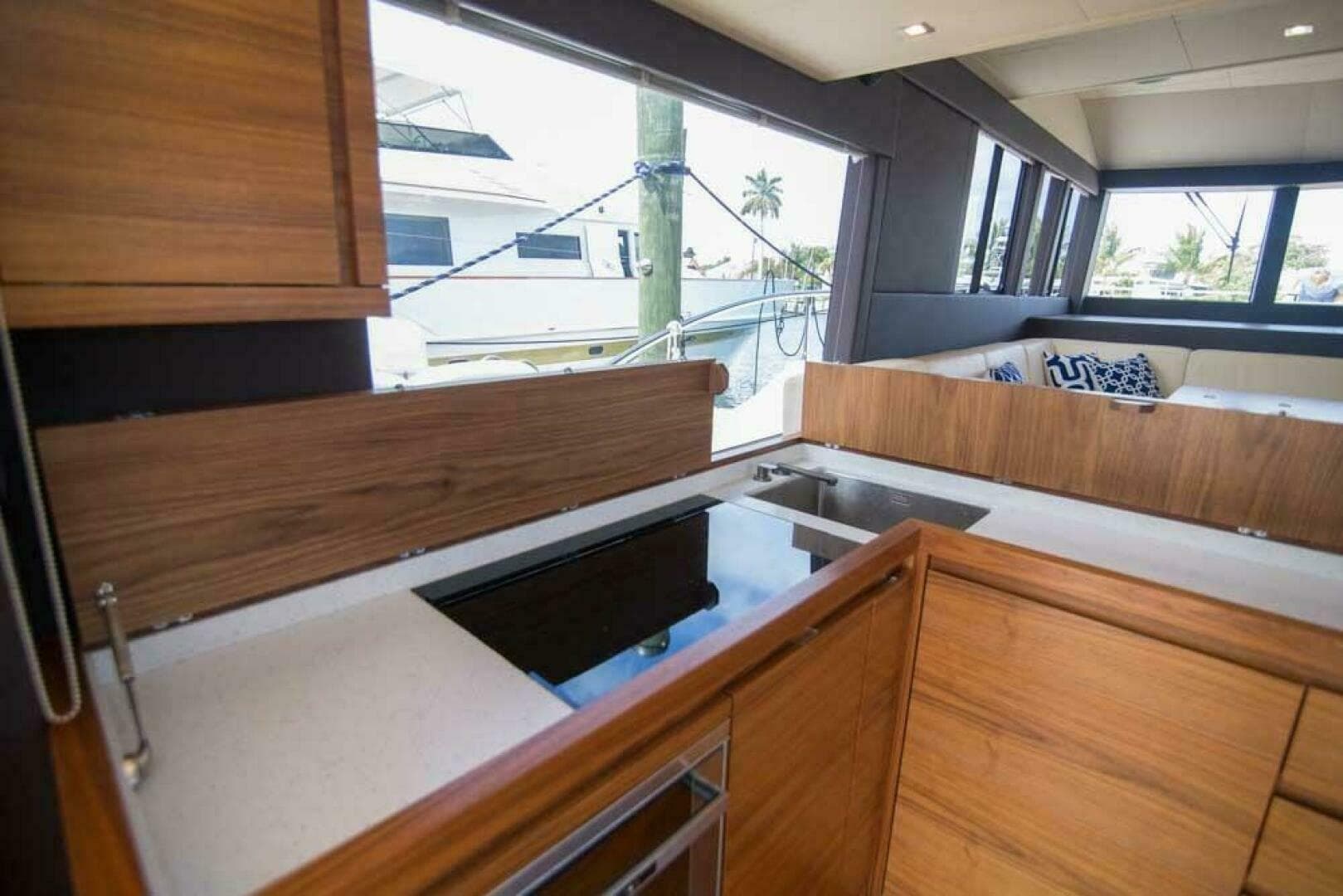 2019 Sundeck Yachts 580 Sport