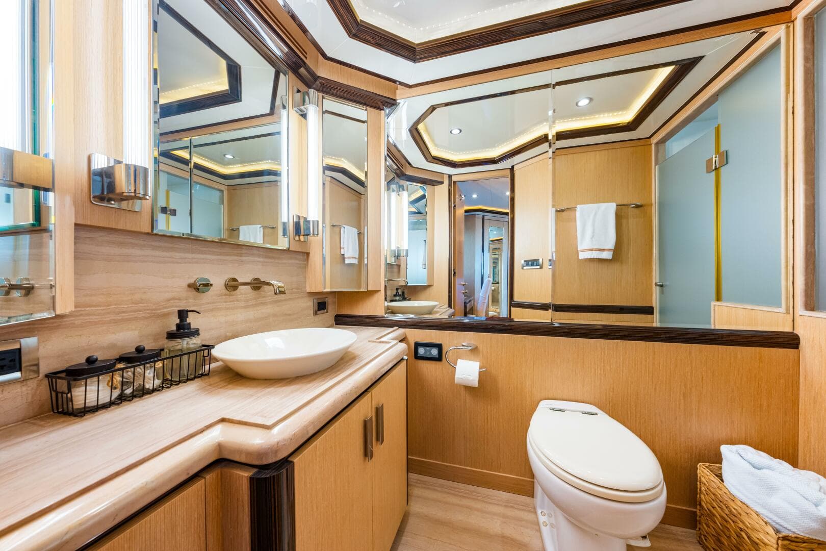 2010 83 Ocean Alexander Motor Yacht 'Relentless'