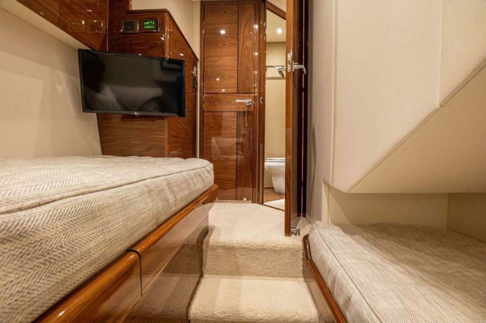 2023 Viking 64 Convertible Guest Stateroom