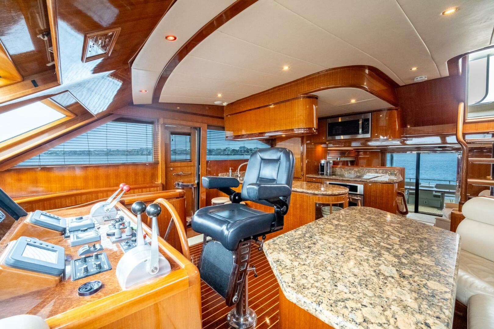 2008 Hampton 630 Pilothouse