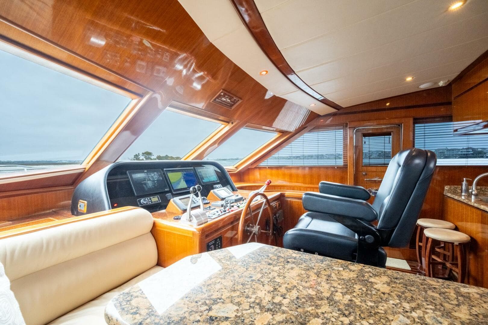 2008 Hampton 630 Pilothouse