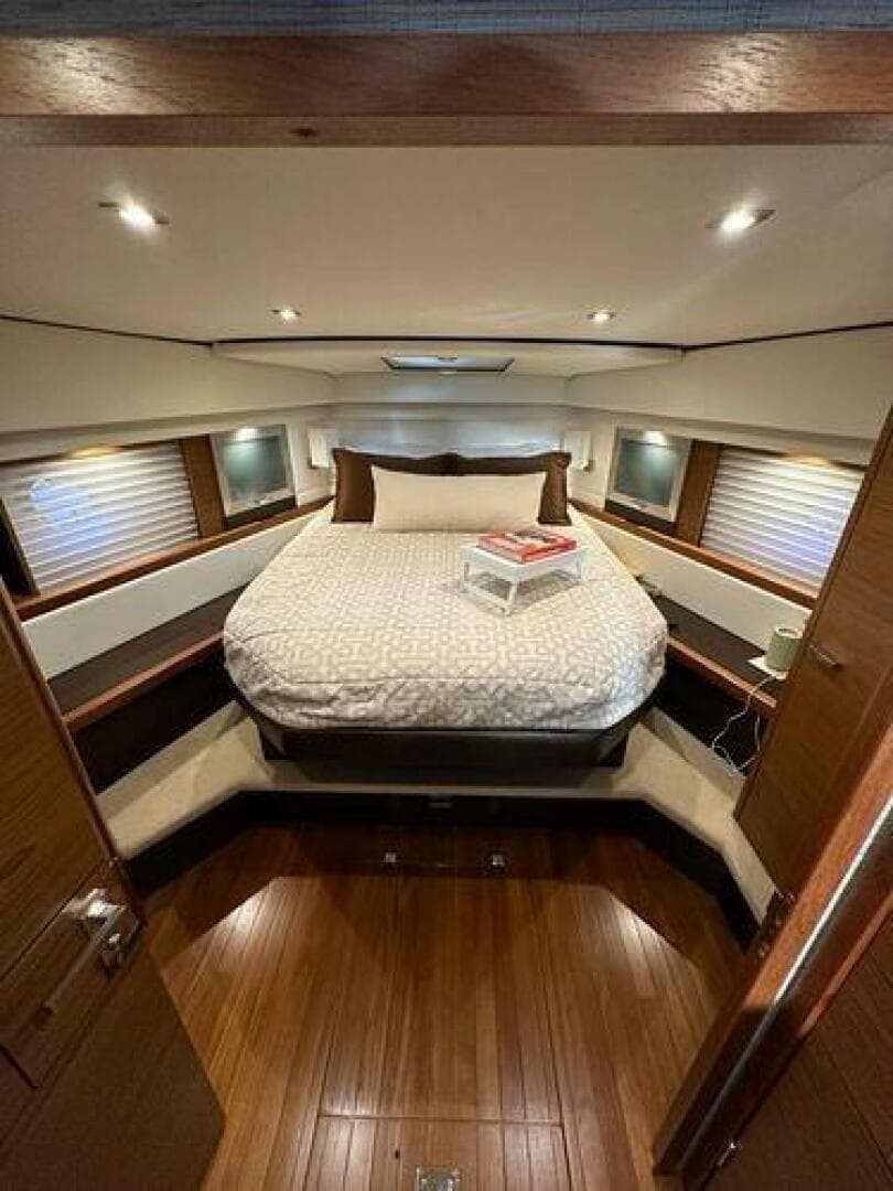 Tiara 44 NO AGENDA -  Forward Stateroom