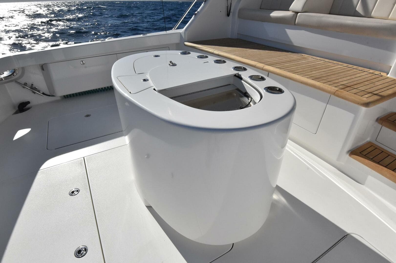 2019 Viking 80 Skybridge