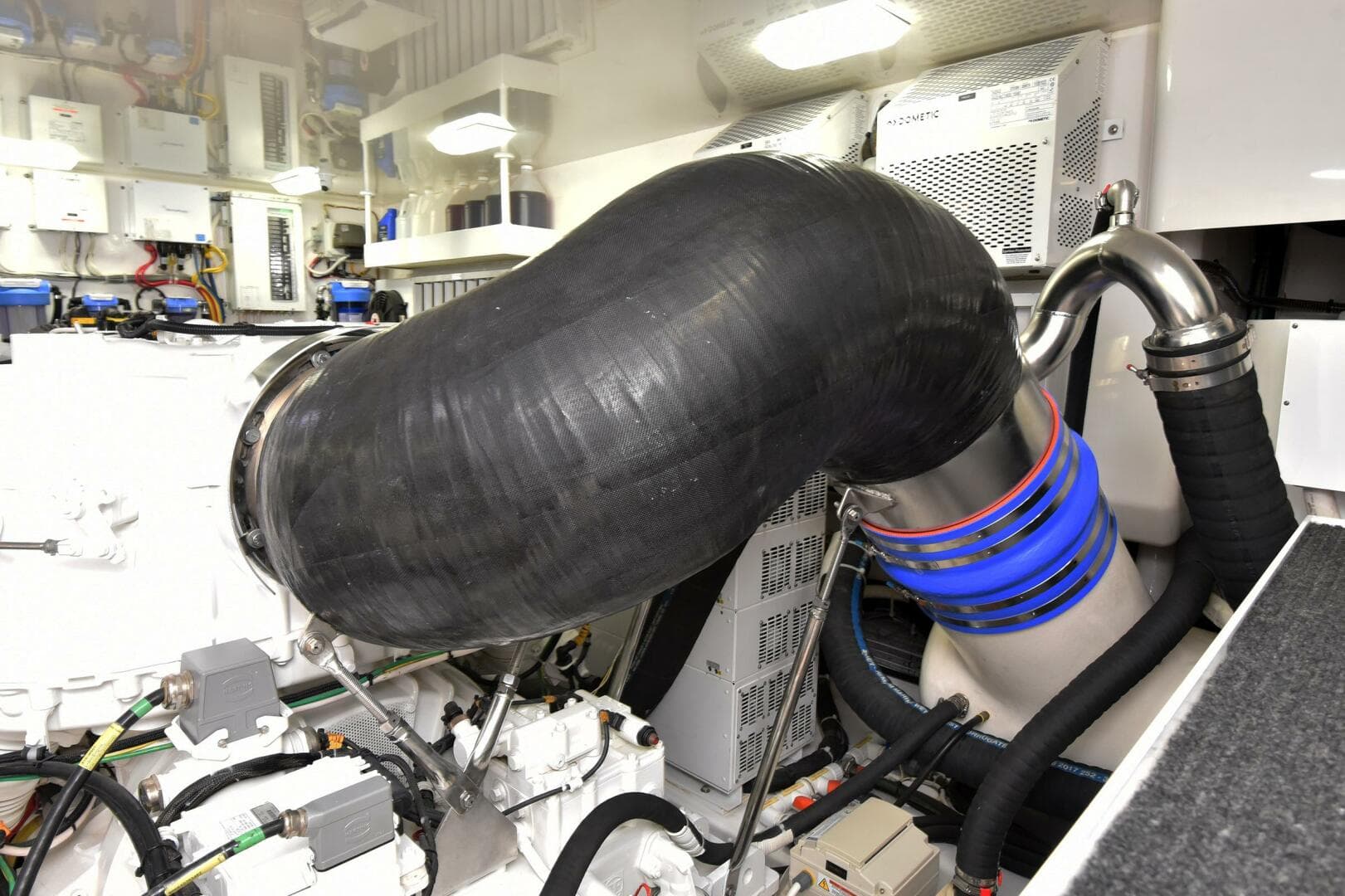 2019 Viking 80 Skybridge