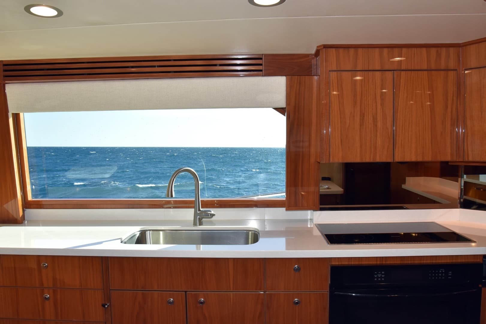 2019 Viking 80 Skybridge