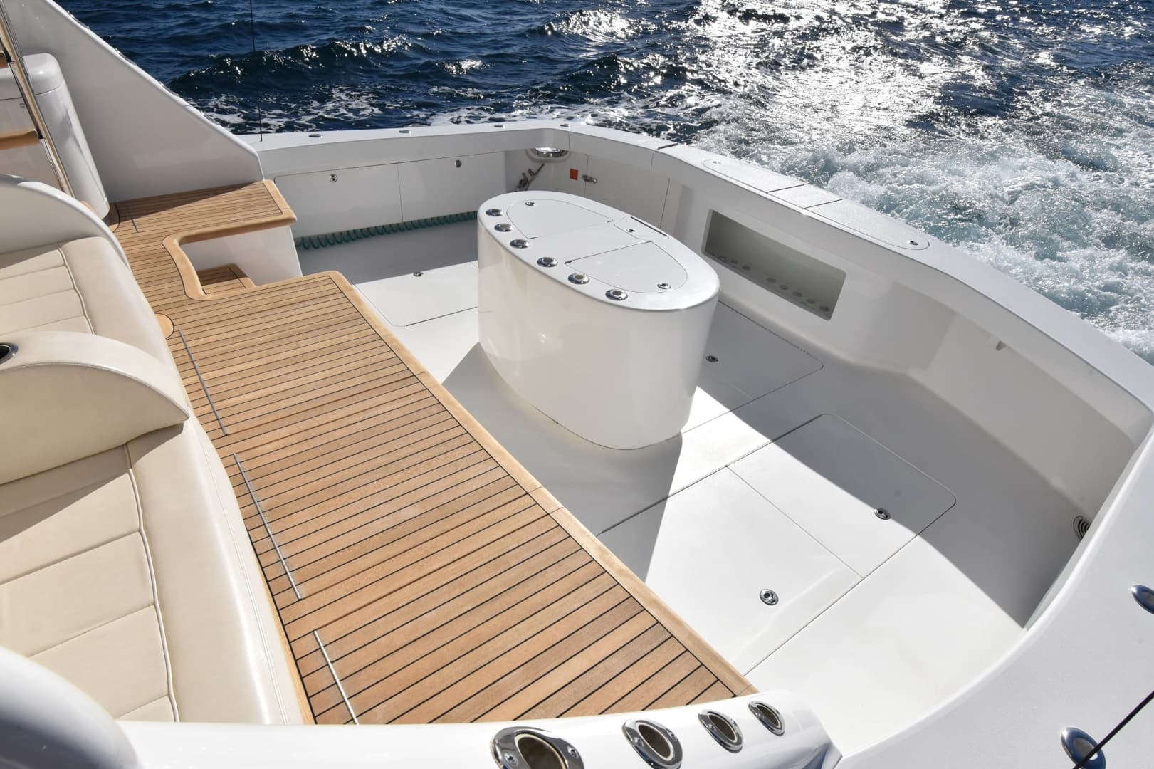 2019 Viking 80 Skybridge