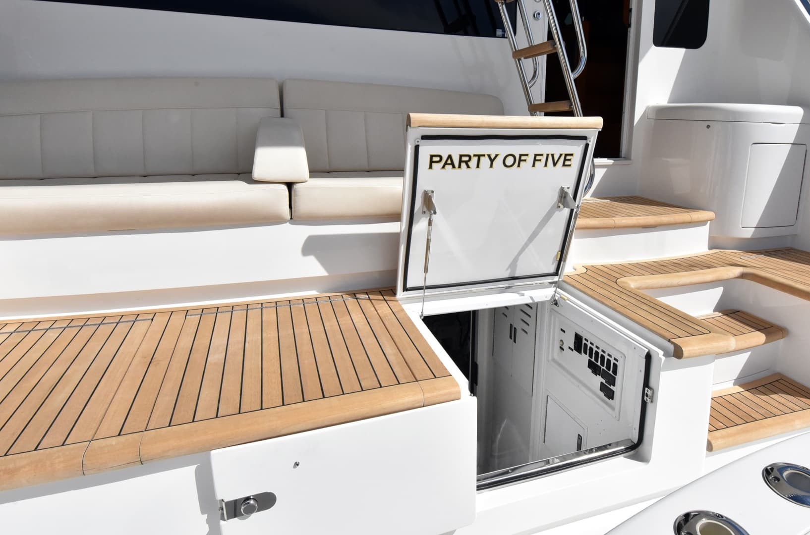 2019 Viking 80 Skybridge