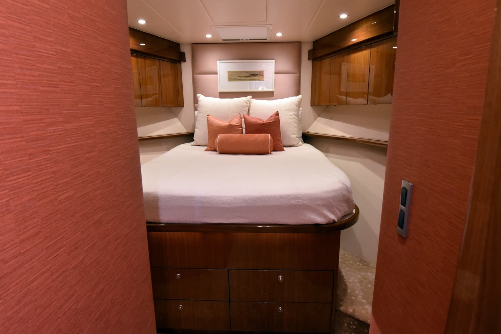 2019 Viking 80 Skybridge