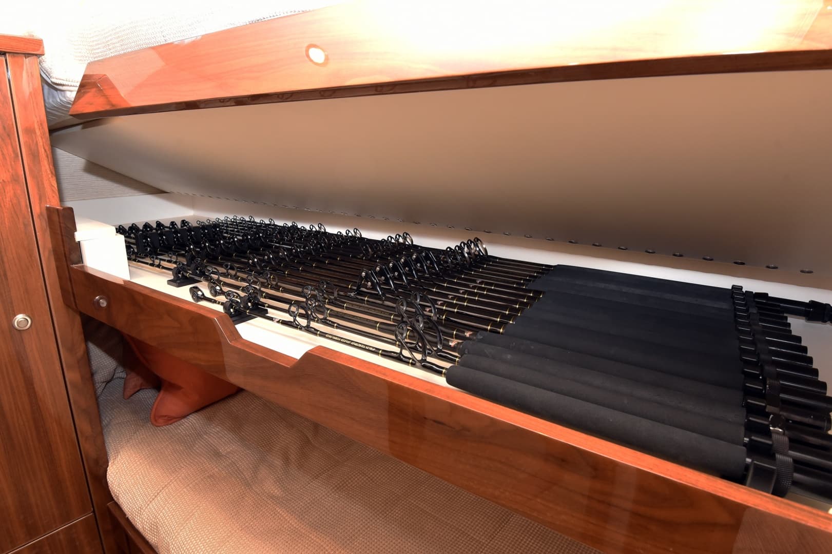 2019 Viking 80 Skybridge