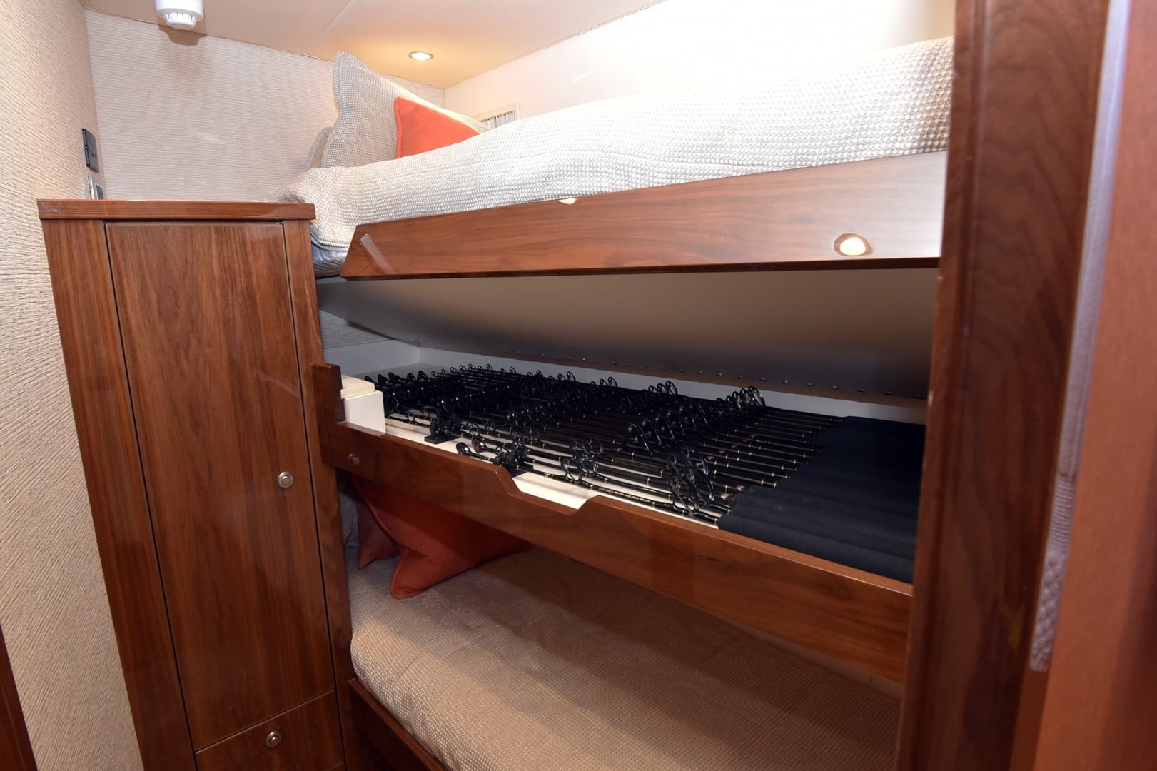 2019 Viking 80 Skybridge