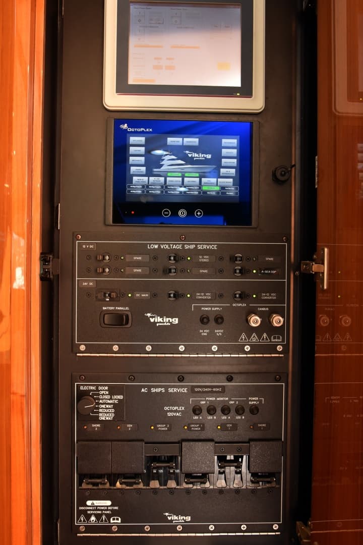 2019 Viking 80 Skybridge