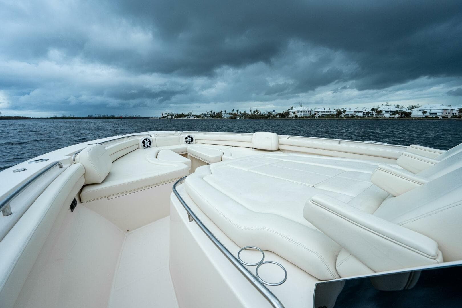 Grady White 45 Pura Vida - Exterior Bow