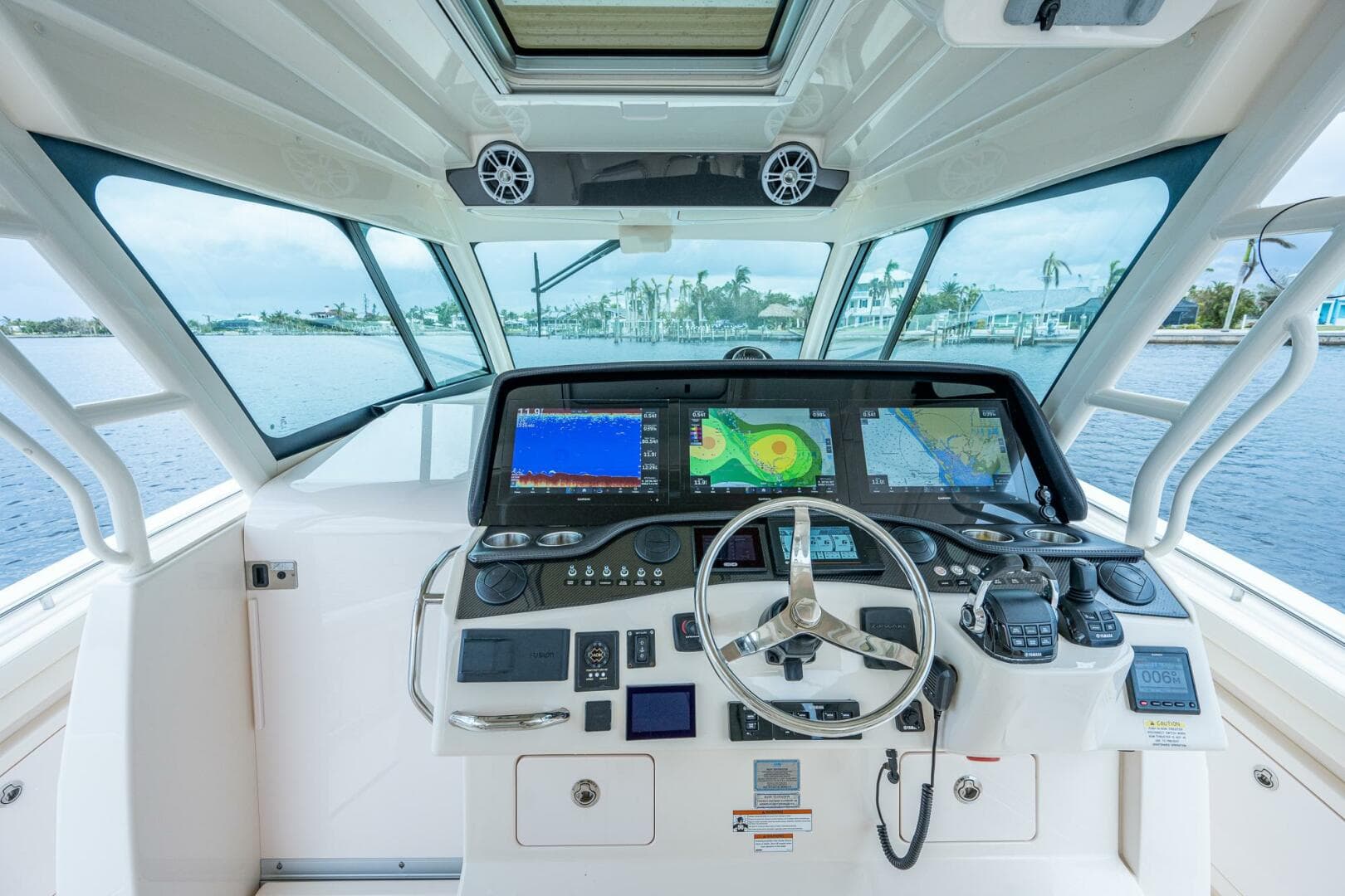 Grady White 45 Pura Vida - Exterior Helm