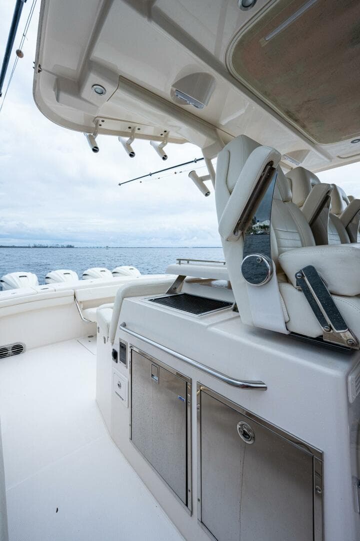 Grady White 45 Pura Vida - Exterior Cockpit