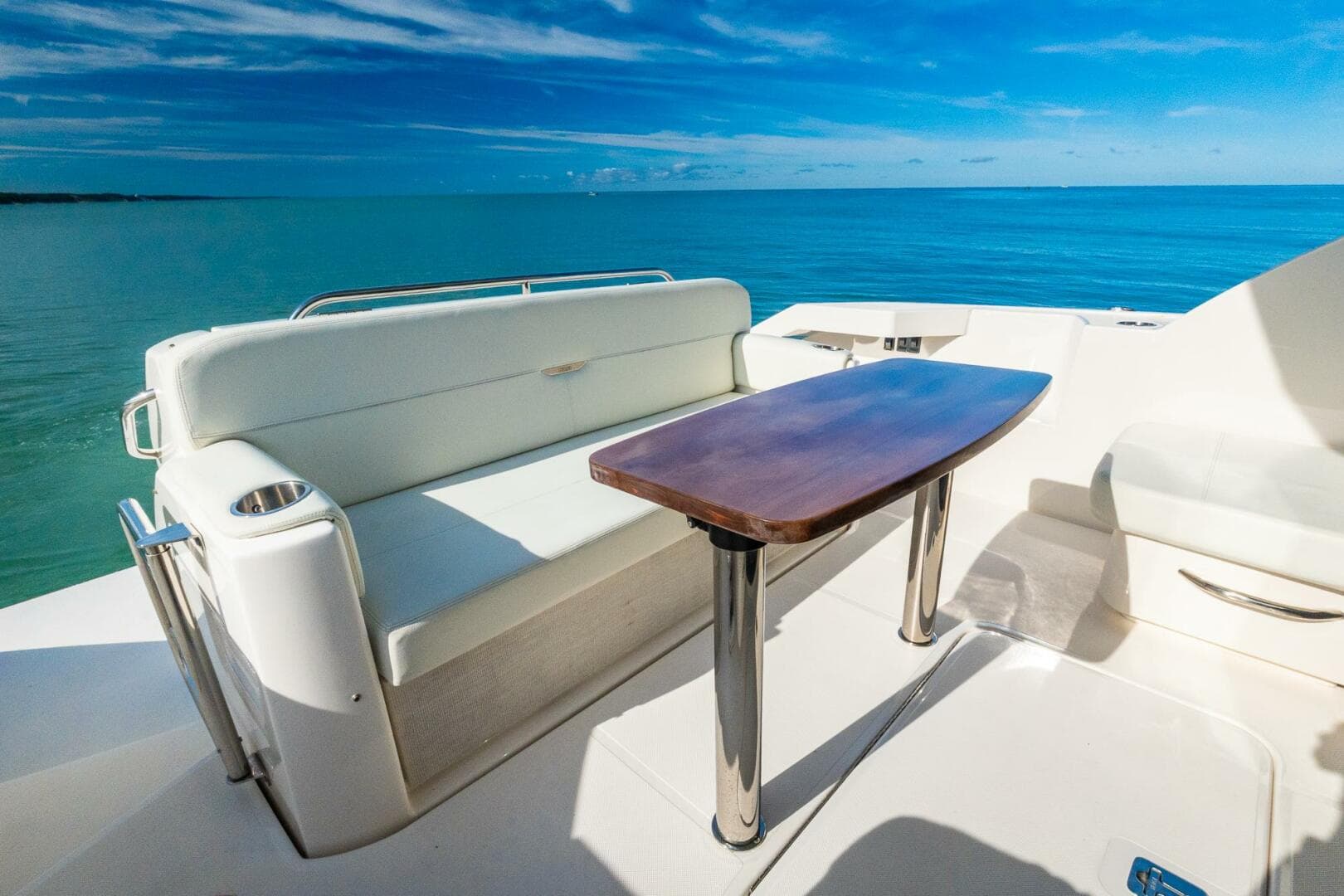 2022 Tiara Yachts 39 Coupe